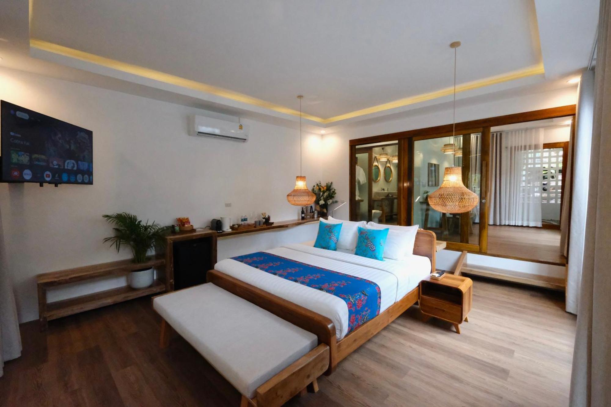 Jacuzzi Suite Beach Shuttle,1649021500:JPEG